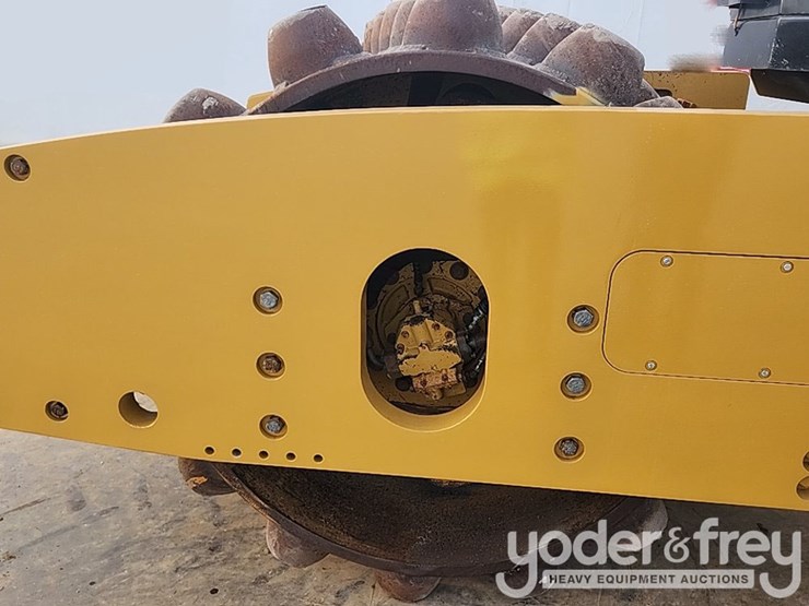 2011-caterpillar-cp74-image-38