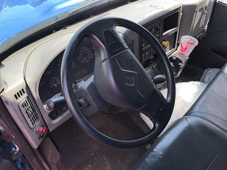 2017-international-durastar-4300-image-18