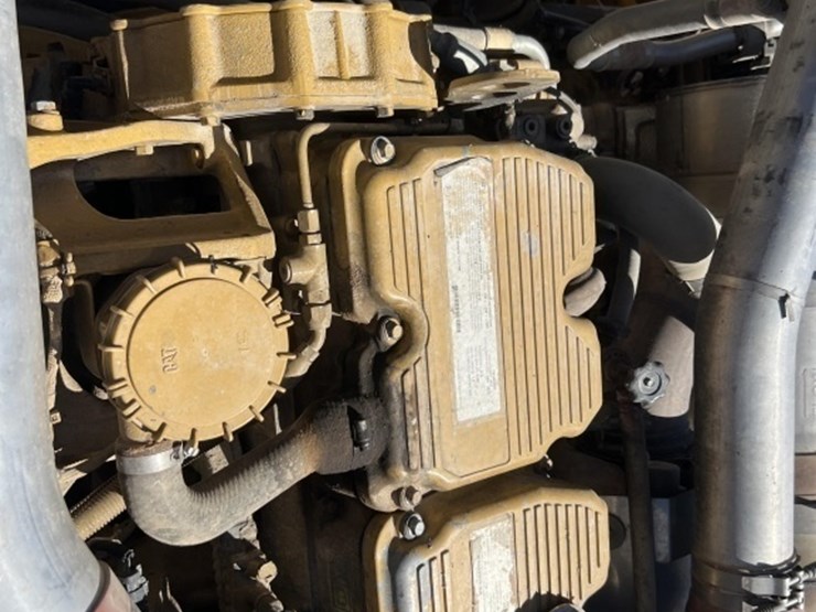 2013-caterpillar-740b-image-31