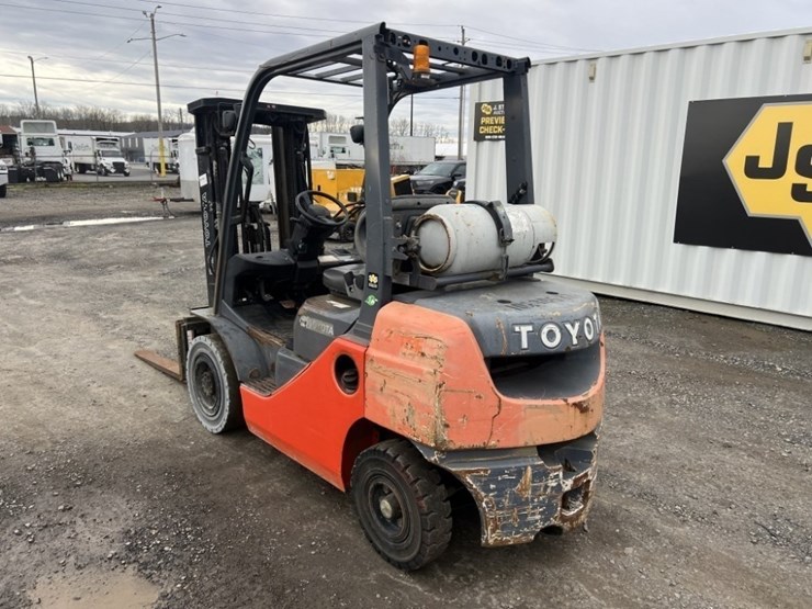 2014-toyota-8fgu25-image-6