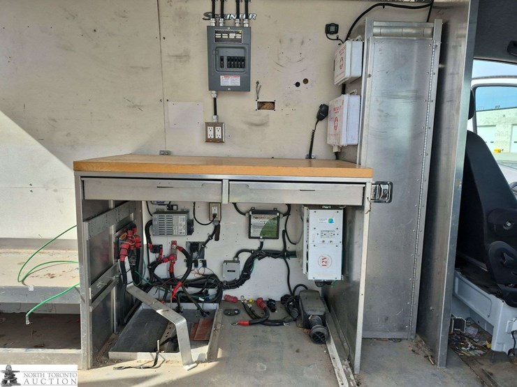 2013-mercedes-benz-sprinter-2500-image-26