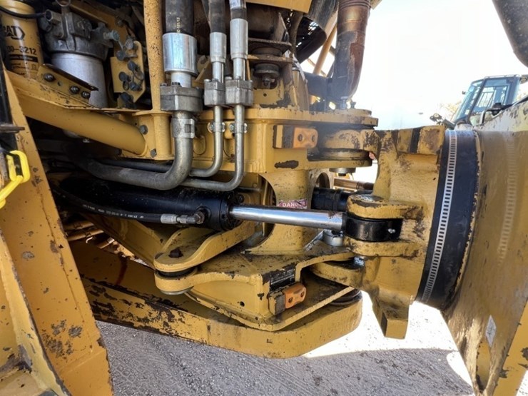 2013-caterpillar-740b-image-14