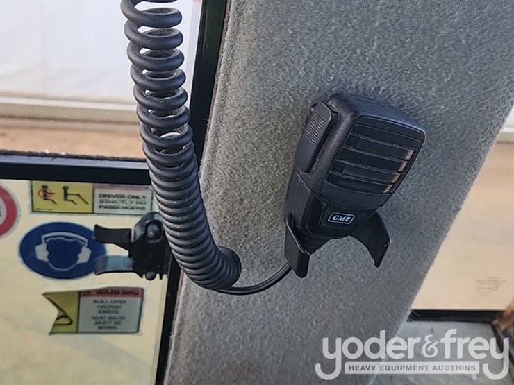 2011-caterpillar-cp74-image-39