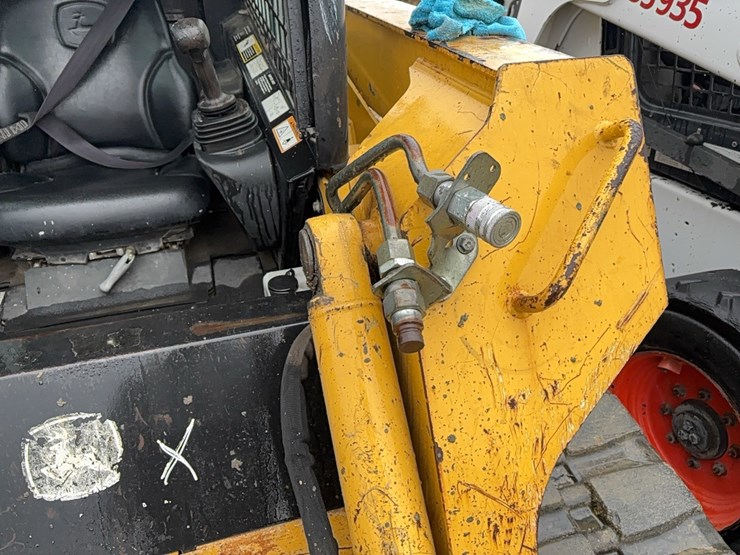 deere-ct332-image-10