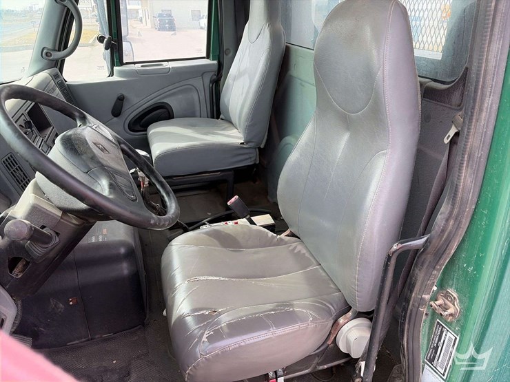 2006-international-7600-image-13