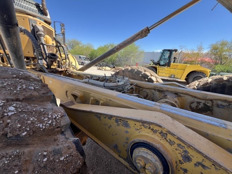 2013-caterpillar-740b-image-40