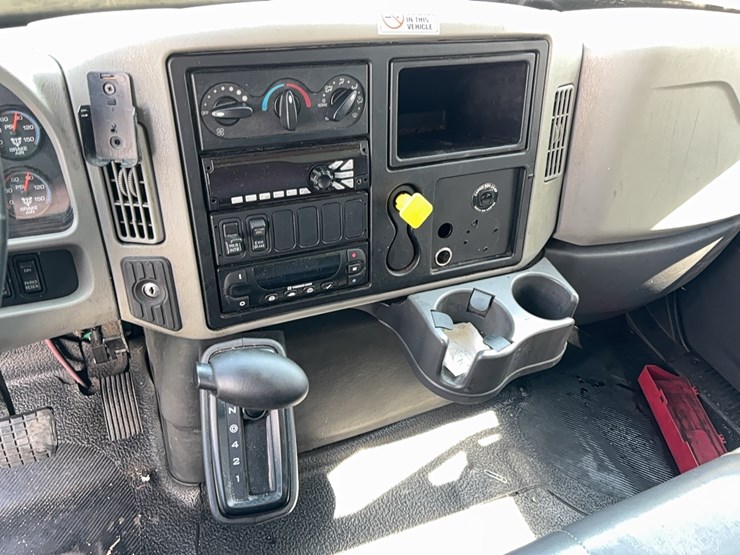 2016-international-durastar-4300-image-16