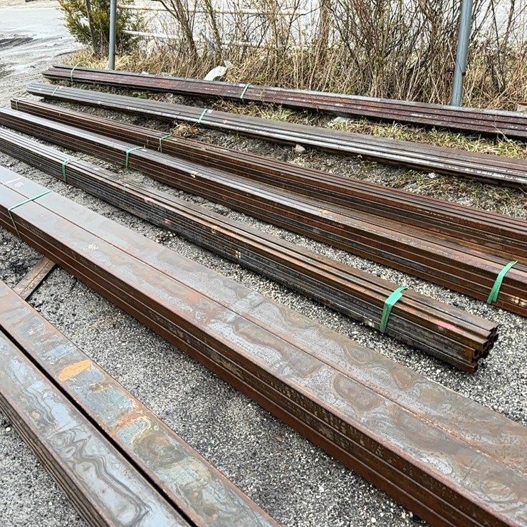 BUNDLE OF 1 1/2IN. TUBING NEW SUPPORT EQUIPMENT