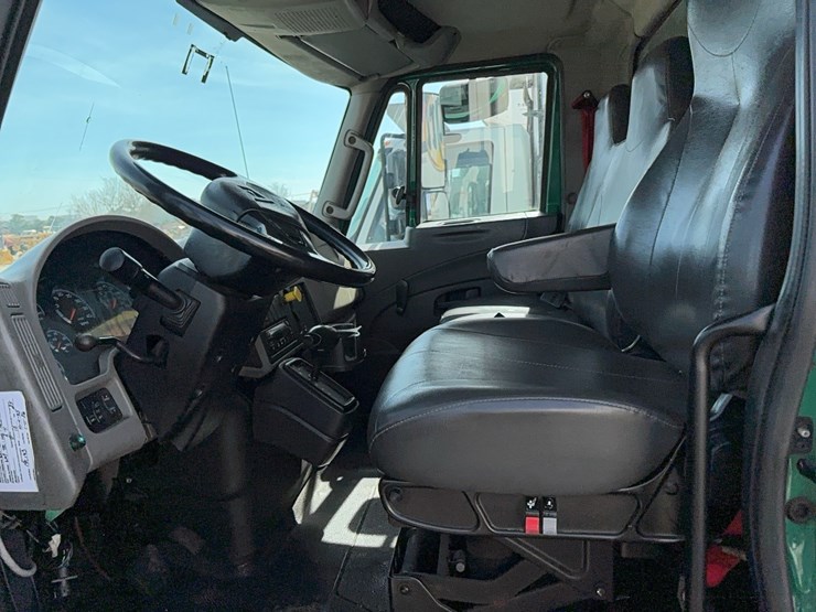 2016-international-durastar-4300-image-10