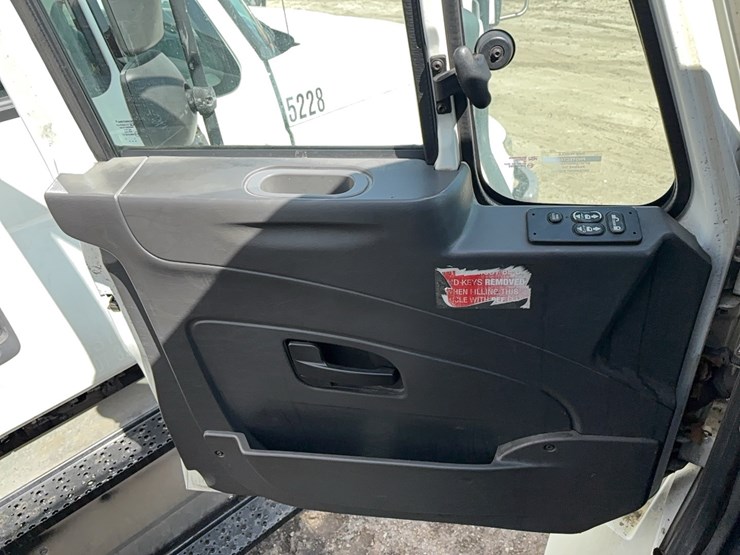 2016-international-durastar-4300-image-20