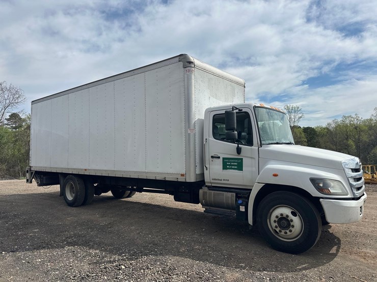 2019-hino-268-image-7