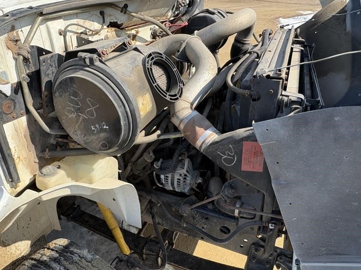 2002-international-8100-image-15