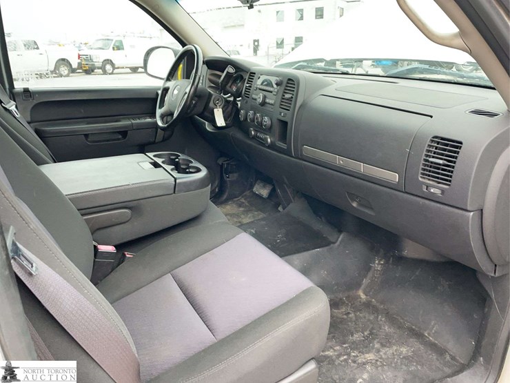 2013-chevrolet-silverado-1500-image-18