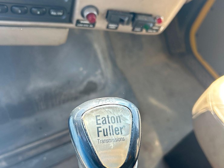 2007-sterling-l9500-image-52