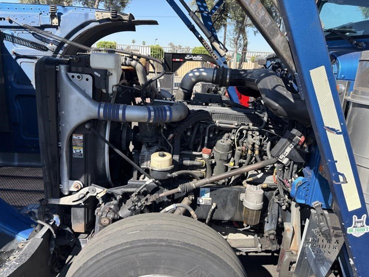 2017-peterbilt-389-image-19