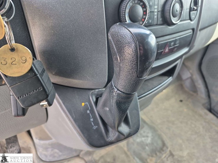 2013-mercedes-benz-sprinter-2500-image-19