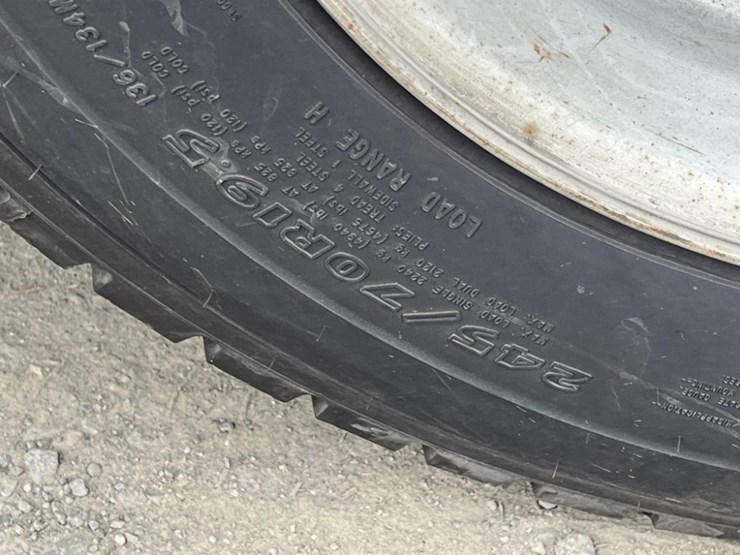 2010-freightliner-mt55-image-16