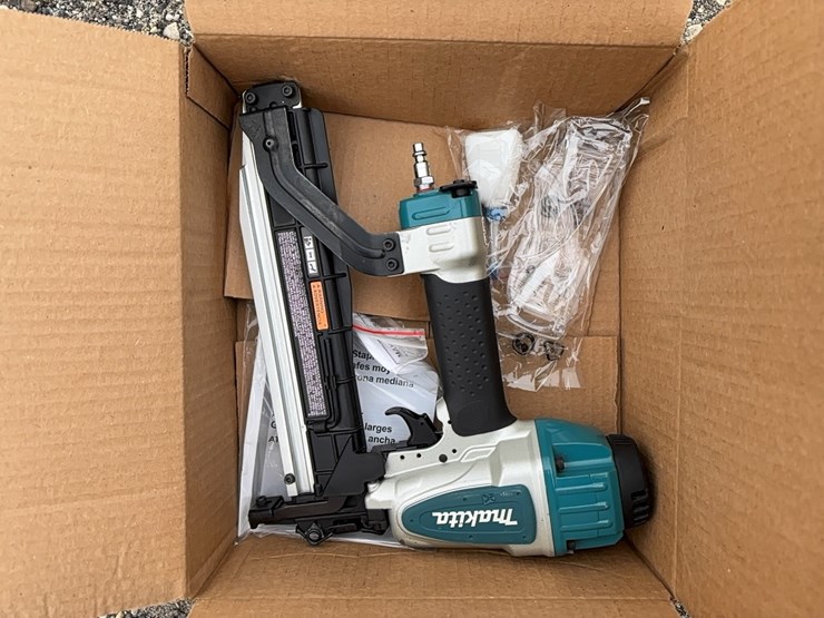new-makita-7/16"-medium-crown-stapler-16-ga--at1150a--1-yr-factory-warranty--recon-new-support-equipment-image-1