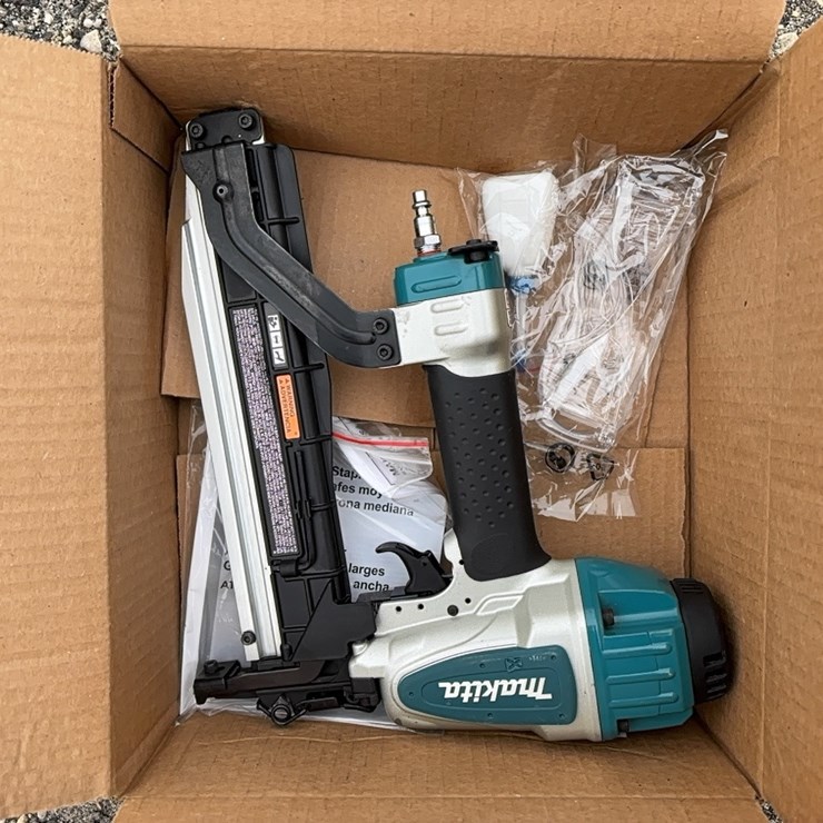 NEW MAKITA 7/16" MEDIUM CROWN STAPLER 16 GA- AT1150A- 1 YR FACTORY WARRANTY -RECON NEW SUPPORT EQUIPMENT