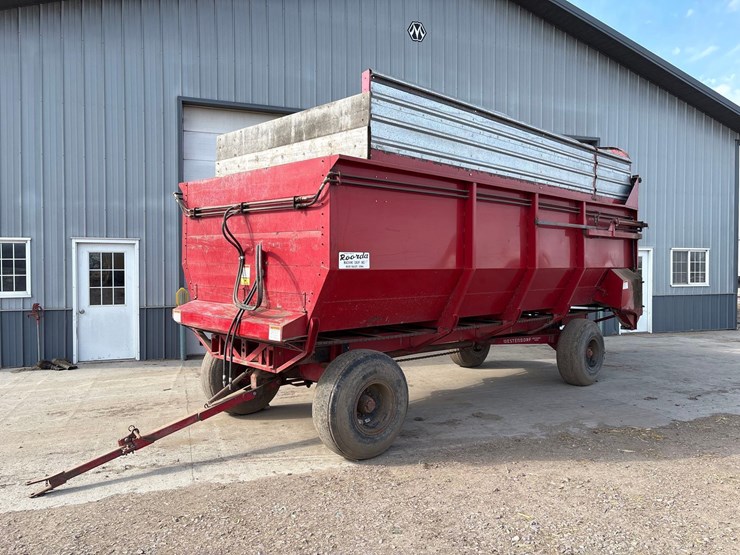 roorda-8ft-x-20ft-rear-unload-silage-wagon-image-1