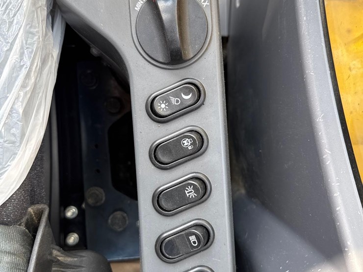 2022-komatsu-pc138us-image-31