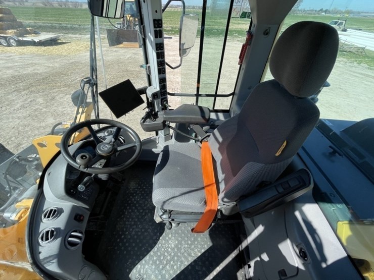 2023-volvo-l70h-image-32