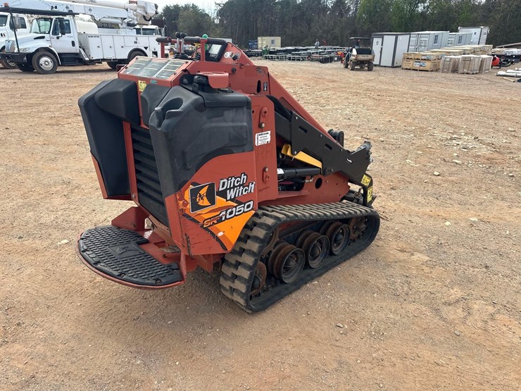 2017-ditch-witch-sk1050-image-5