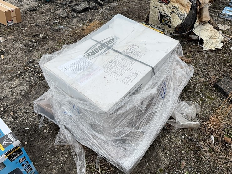 new-makita-19-pc-air-nail-gun-&-18-volt-cordless-tool-set-w/job-site-tool-box-image-1