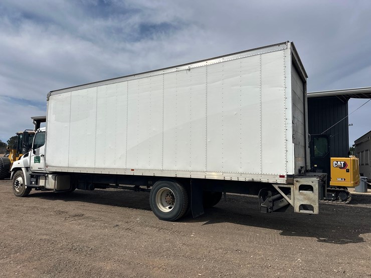 2019-hino-268-image-3