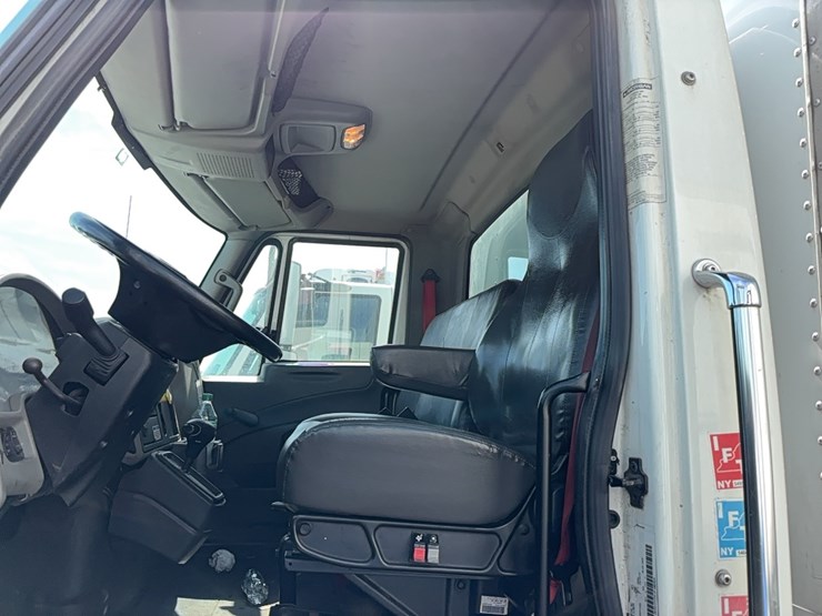 2015-international-durastar-4300-image-11