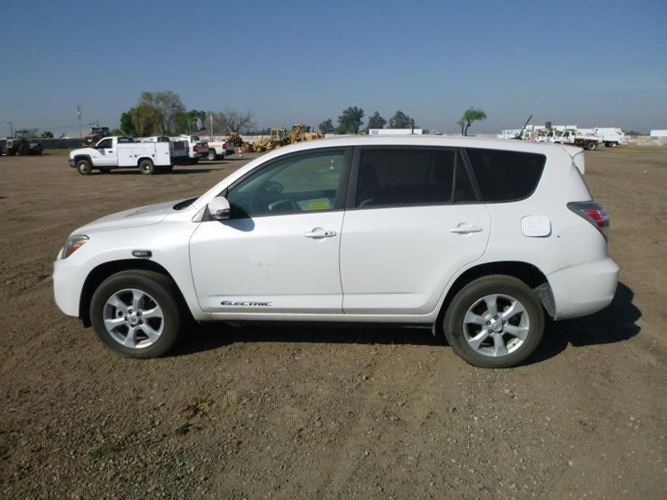 2014-toyota-rav4-image-6
