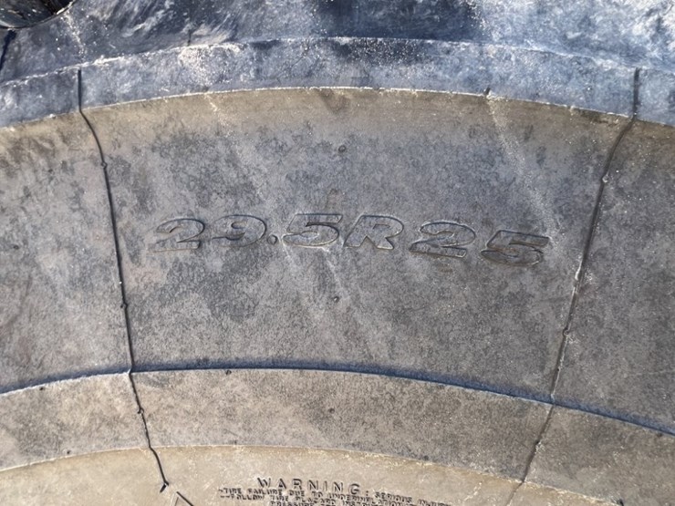 2013-caterpillar-740b-image-11