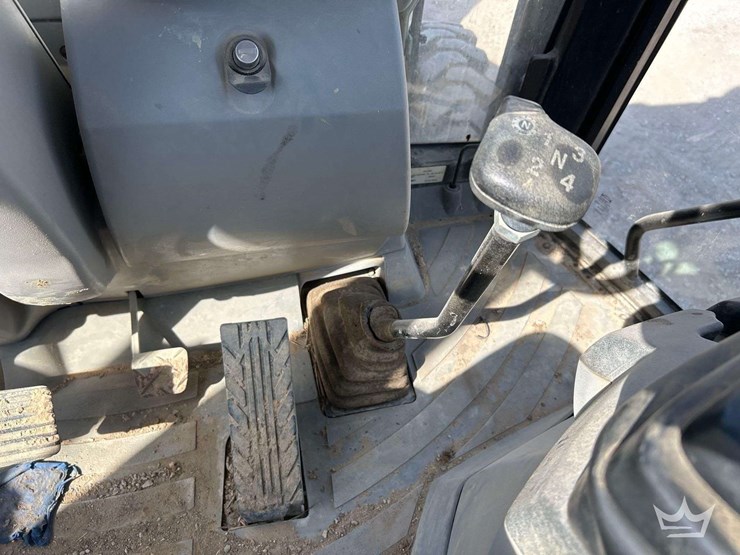 2013-caterpillar-420f-image-13