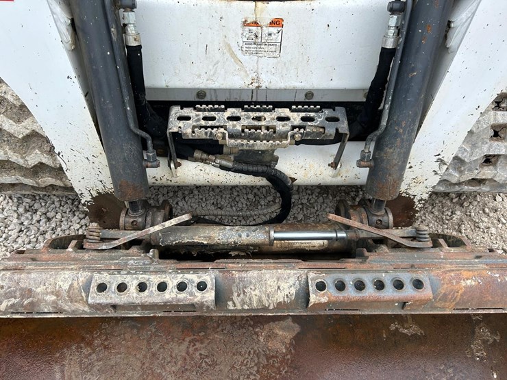 2022-bobcat-t740-image-10