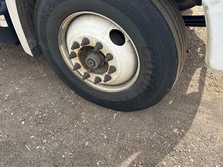 2019-hino-268-image-8