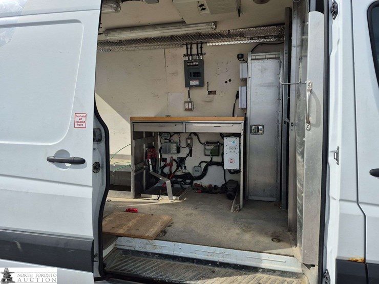 2013-mercedes-benz-sprinter-2500-image-25