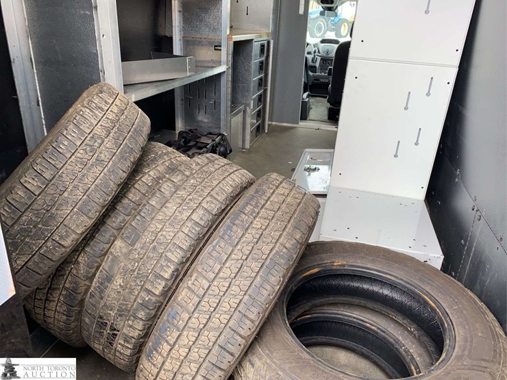 2017-ford-transit-image-30