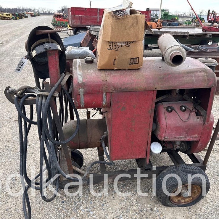 2219 - LINCWELDER - FROM THE LARRY POLK ESTATE