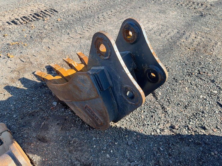 doosan-20"-bucket-with-teeth-image-3