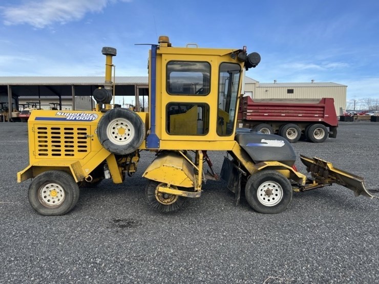 2015-superior-broom-dt80j-image-6