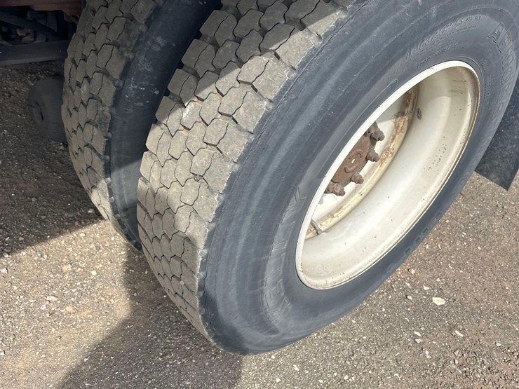 2019-hino-268-image-11