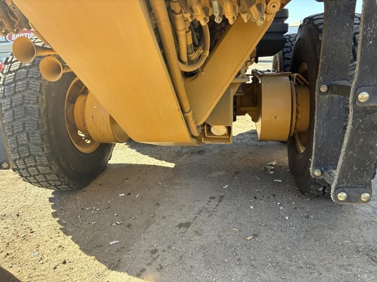 2003-caterpillar-143h-image-11