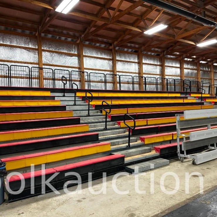 1805 - MAXAM TELESCOPIC BLEACHERS