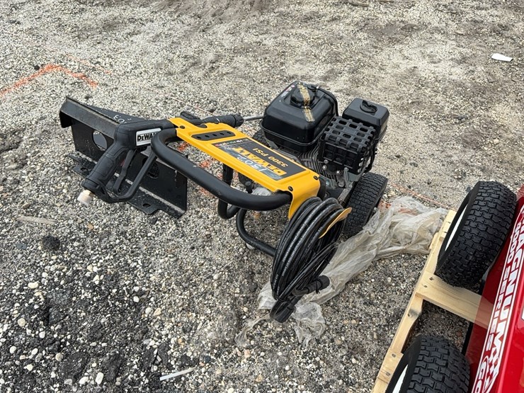 new-dewalt-3300psi-pressure-washer-image-2