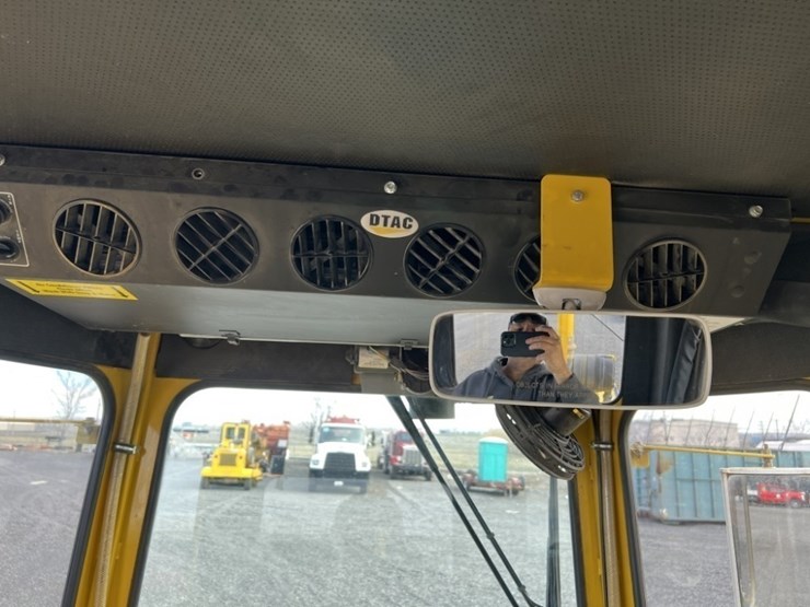 2015-superior-broom-dt80j-image-37