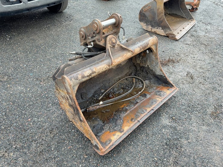 lemac-42"-hyd-tilting-cleanup-bucket-with-boce-image-4