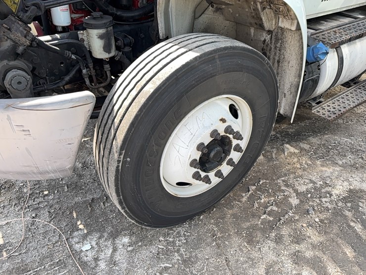 2017-international-durastar-4300-image-15