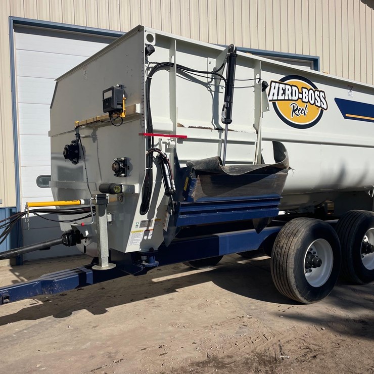 2024 Herd Boss 6160 Mixer Wagon--1 Owner