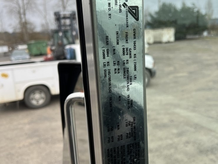 2010-freightliner-mt55-image-20