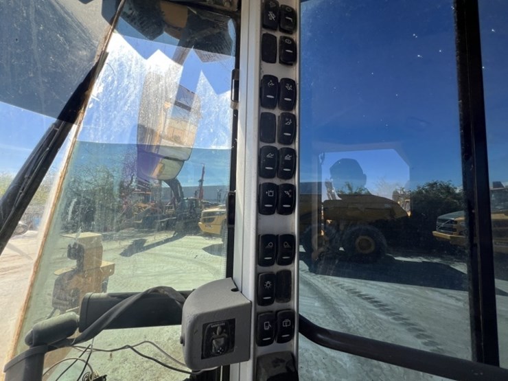 2022-volvo-l90h-image-43